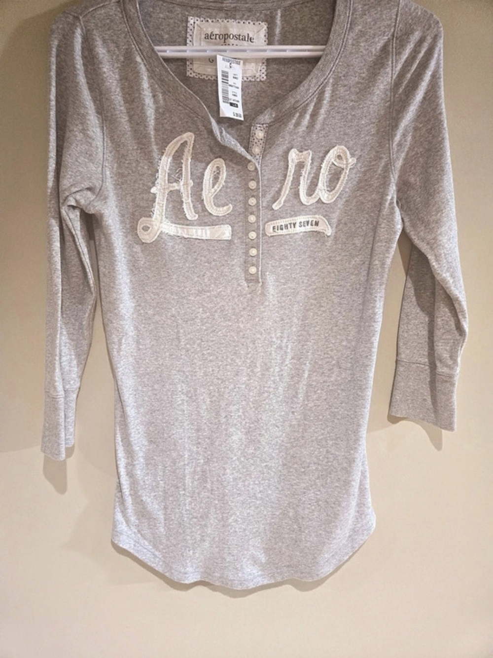 Aeropostale Aero Eighty Seven Graphic Henley Gray Size Large